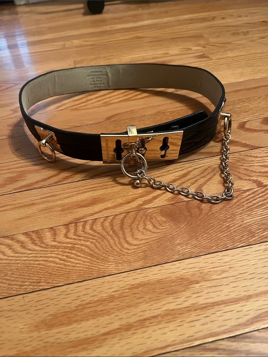 BCBGMaxAzria Accessories - BCBGMaxAzria Black Leather Belt with Gold Chain Accent